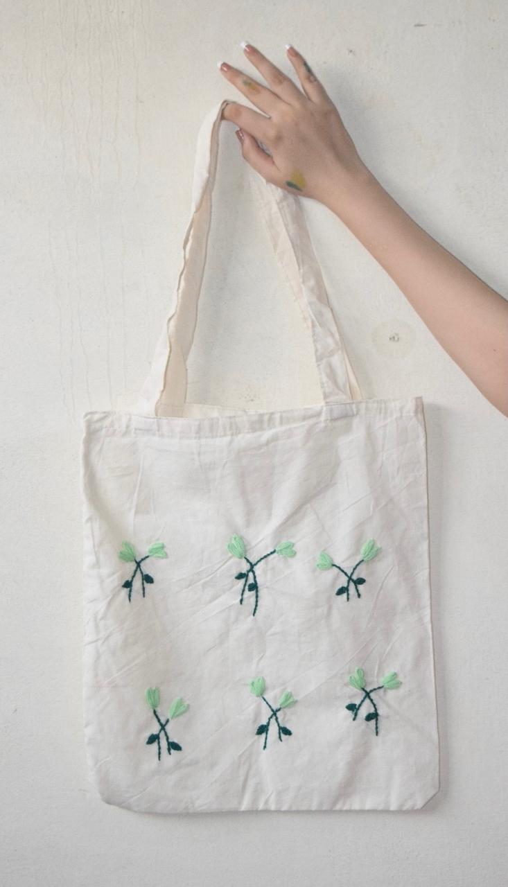 Tulip flower/Tote Bag/Handmade Embroided Bag